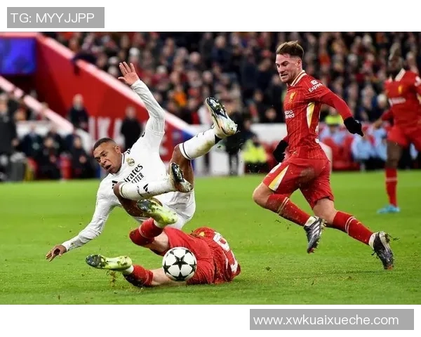 欧冠激战：拜仁逆转里昂全场沸腾精彩瞬间回顾