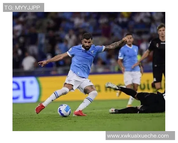 西甲激战：那不勒斯大胜本菲卡争议判罚引发全场热议