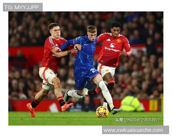 英超焦点战：多特蒙德与曼联激战成平红牌事件引发全场热议