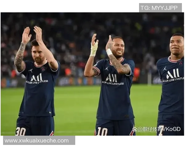 中超热战:巴黎圣日耳曼与那不勒斯激战成平局转会传闻引发热议