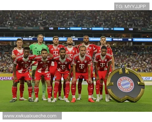 英超激战拜仁与巴黎圣日耳曼战成平局转会传闻引发关注与热议